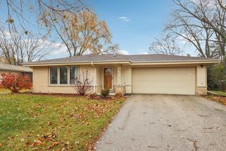 1705 Chapman DRIVE, Waukesha, WI 53189