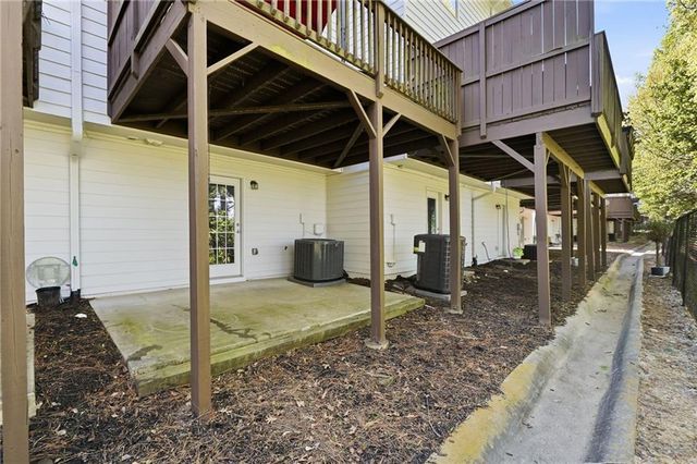 1129 Liberty Parkway NW, Atlanta, GA 30318