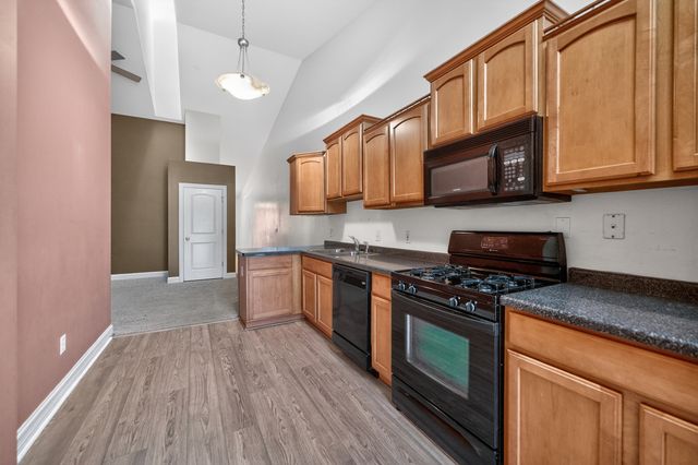 3925 South Pointe Drive B, Dekalb, IL 60115