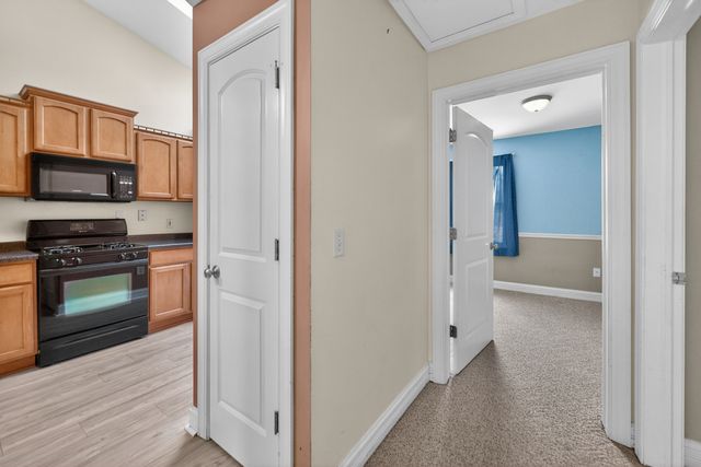 3925 South Pointe Drive B, Dekalb, IL 60115