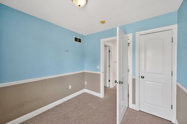 3925 South Pointe Drive B, Dekalb, IL 60115