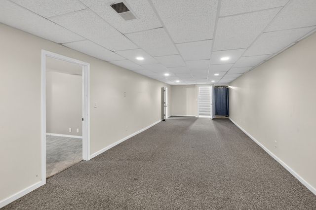 3925 South Pointe Drive B, Dekalb, IL 60115