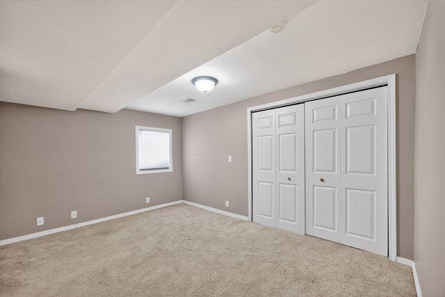 3925 South Pointe Drive B, Dekalb, IL 60115