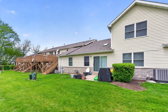 3925 South Pointe Drive B, Dekalb, IL 60115
