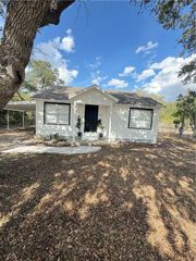 406 W Pundt Ave, Orange Grove, TX 78372