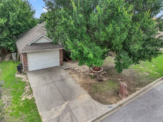 210 Wellington Trail, Weatherford, TX 76085