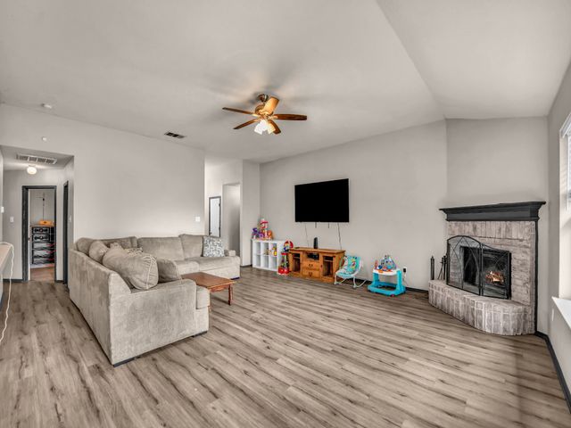 210 Wellington Trail, Weatherford, TX 76085