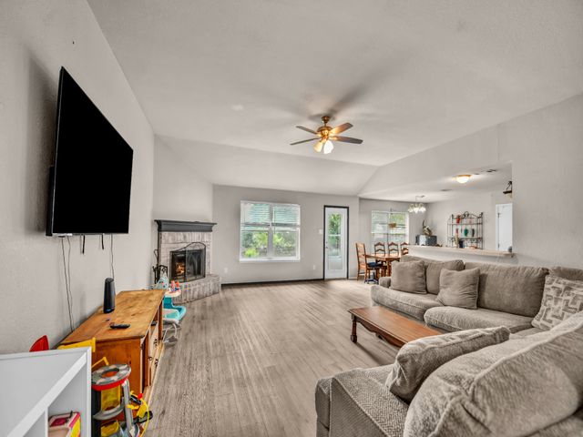210 Wellington Trail, Weatherford, TX 76085