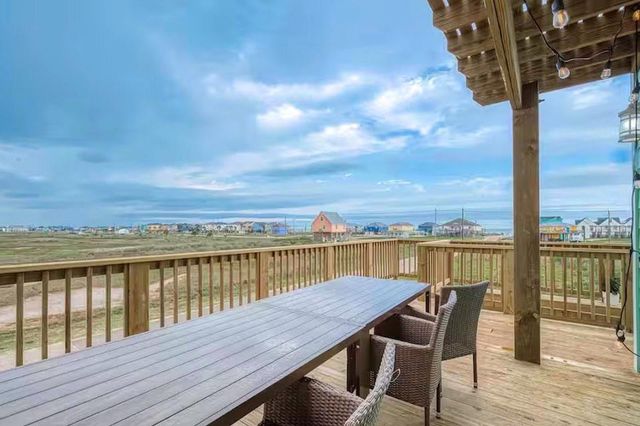 226 Bay Avenue, Freeport, TX 77541