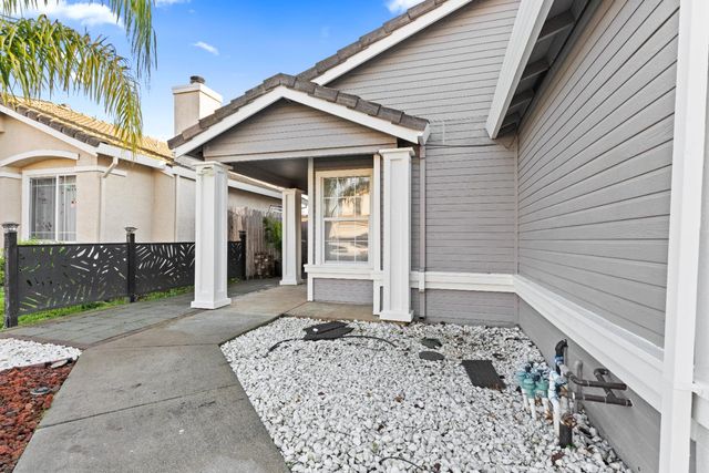 9120 Bristol Plaza Way, Elk Grove, CA 95624