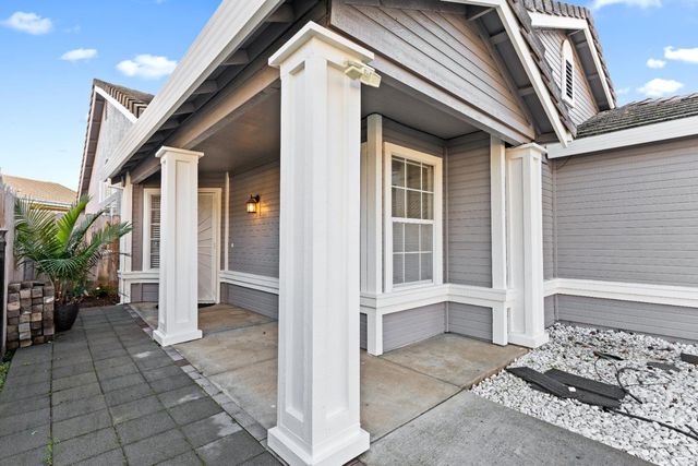 9120 Bristol Plaza Way, Elk Grove, CA 95624