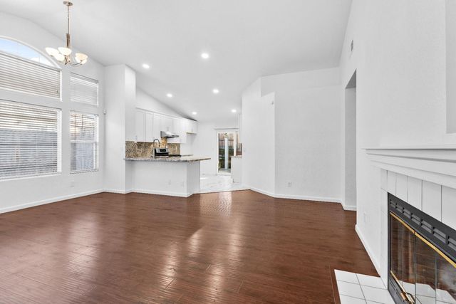 9120 Bristol Plaza Way, Elk Grove, CA 95624