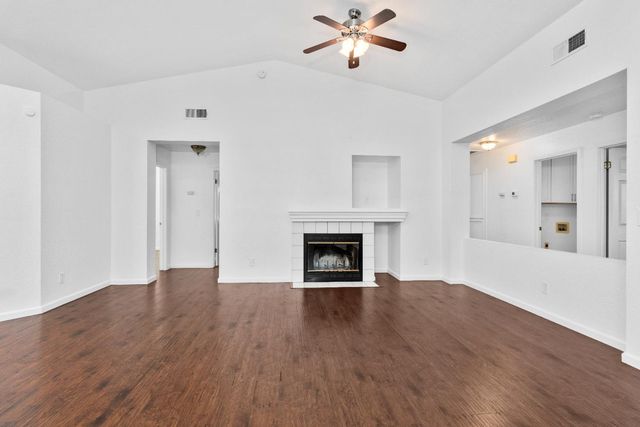 9120 Bristol Plaza Way, Elk Grove, CA 95624