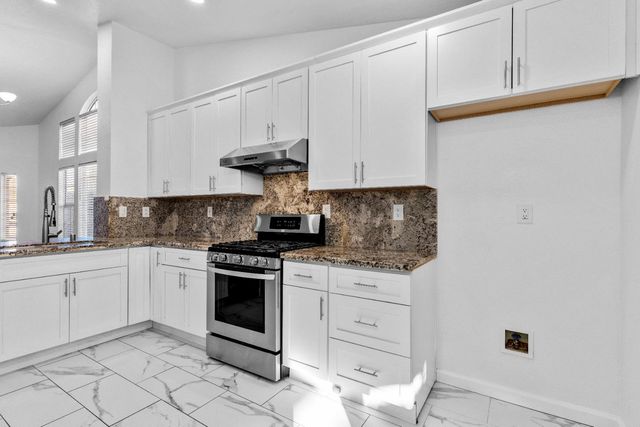 9120 Bristol Plaza Way, Elk Grove, CA 95624