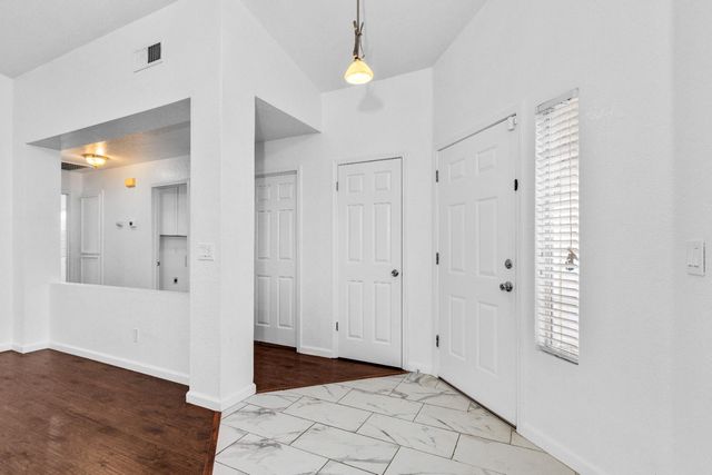 9120 Bristol Plaza Way, Elk Grove, CA 95624