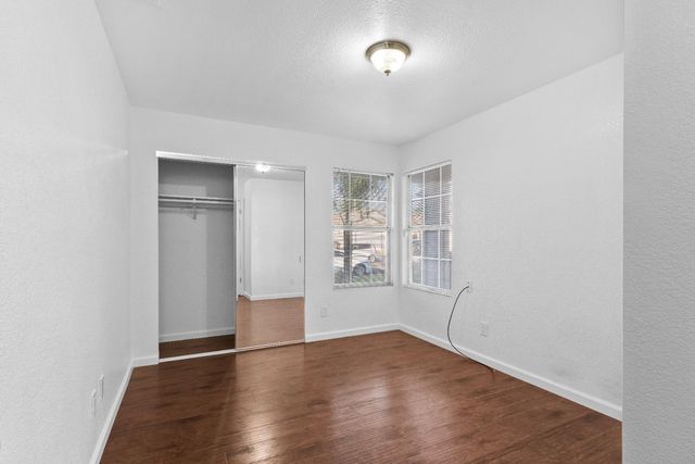 9120 Bristol Plaza Way, Elk Grove, CA 95624