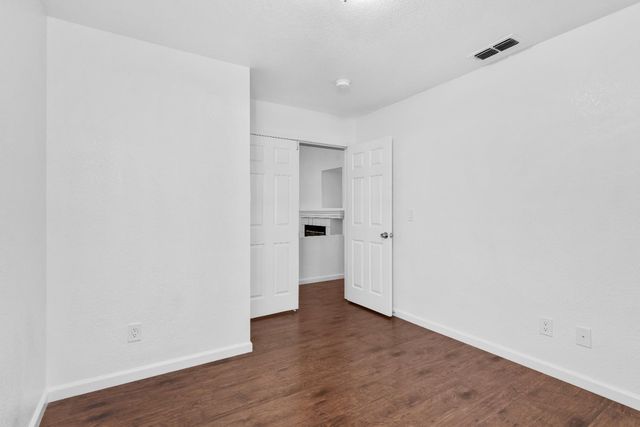 9120 Bristol Plaza Way, Elk Grove, CA 95624