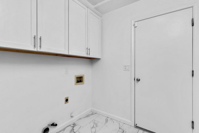 9120 Bristol Plaza Way, Elk Grove, CA 95624