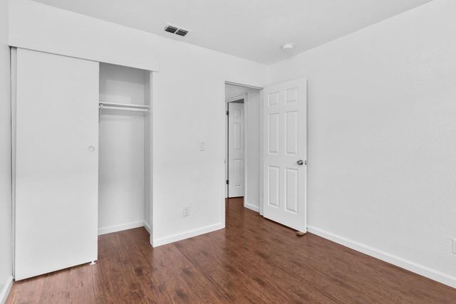 9120 Bristol Plaza Way, Elk Grove, CA 95624