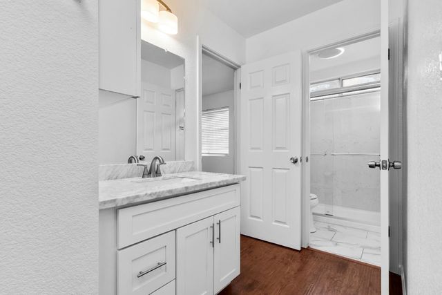 9120 Bristol Plaza Way, Elk Grove, CA 95624