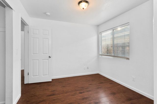 9120 Bristol Plaza Way, Elk Grove, CA 95624