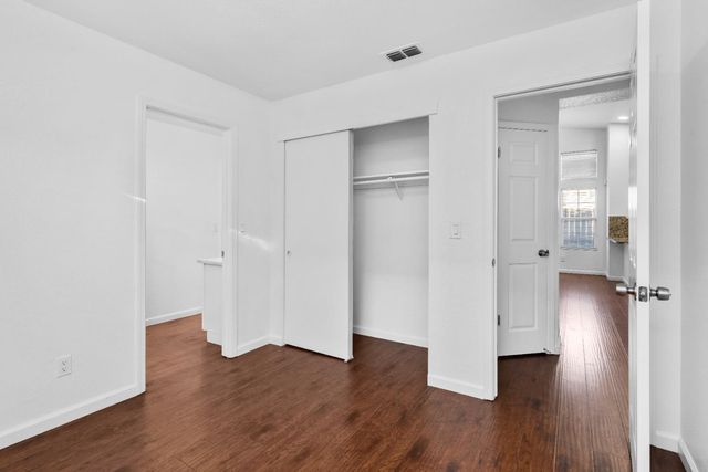 9120 Bristol Plaza Way, Elk Grove, CA 95624