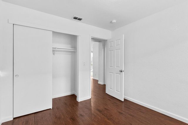 9120 Bristol Plaza Way, Elk Grove, CA 95624