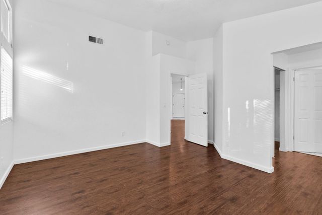 9120 Bristol Plaza Way, Elk Grove, CA 95624