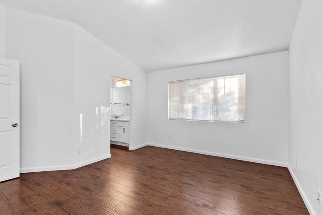 9120 Bristol Plaza Way, Elk Grove, CA 95624