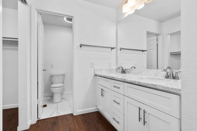 9120 Bristol Plaza Way, Elk Grove, CA 95624