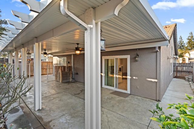 9120 Bristol Plaza Way, Elk Grove, CA 95624