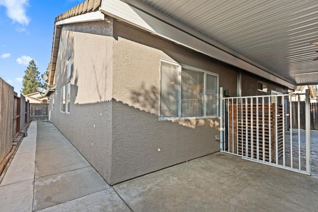 9120 Bristol Plaza Way, Elk Grove, CA 95624