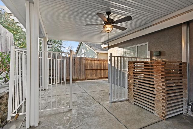 9120 Bristol Plaza Way, Elk Grove, CA 95624