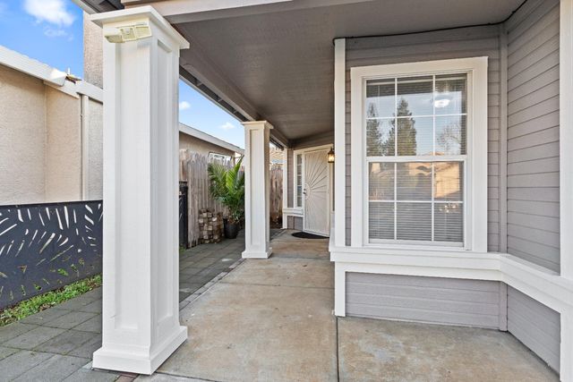 9120 Bristol Plaza Way, Elk Grove, CA 95624