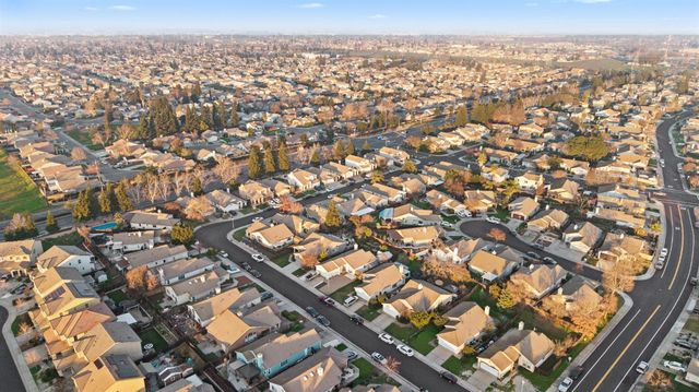 9120 Bristol Plaza Way, Elk Grove, CA 95624