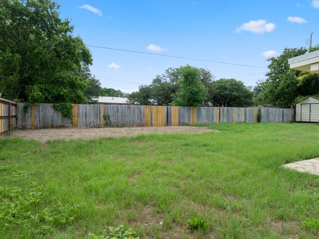 607 Nancy Ann Street, Hamilton, TX 76531