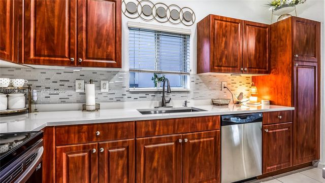 3087 NW 30th Pl, Oakland Park, FL 33311