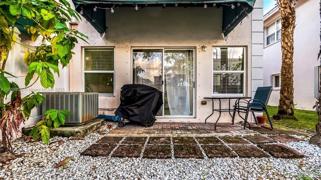 3087 NW 30th Pl, Oakland Park, FL 33311