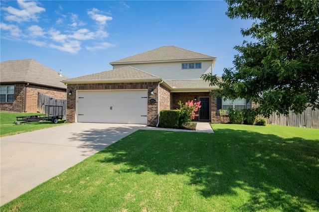 5001 W Lakewood Court, Rogers, AR 72758