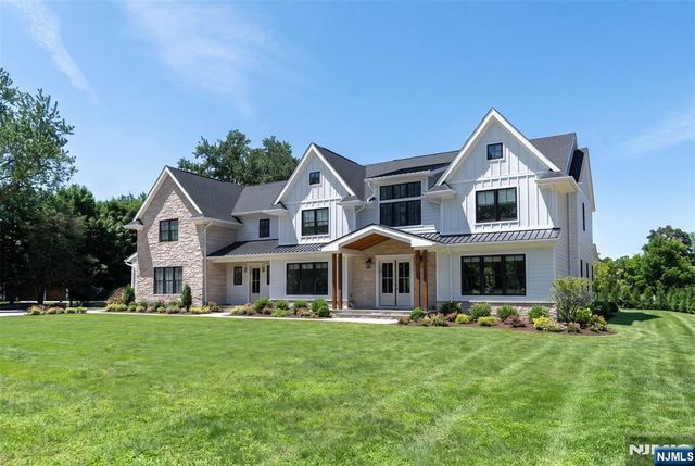 776 Comanche Lane, Franklin Lakes, NJ 07417