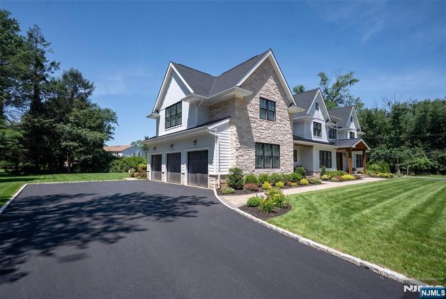 776 Comanche Lane, Franklin Lakes, NJ 07417