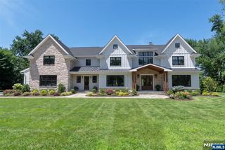 776 Comanche Lane, Franklin Lakes, NJ 07417