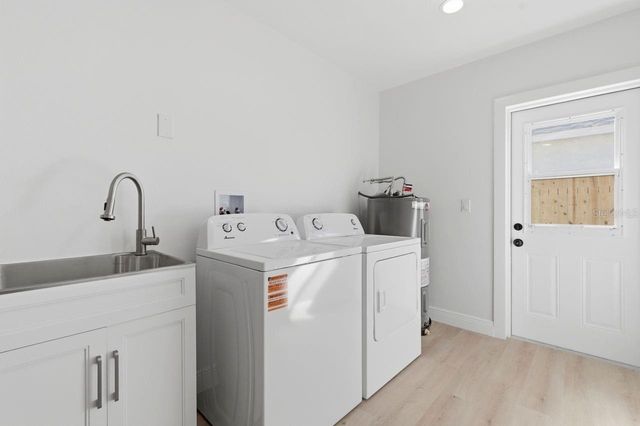 1856 MOVA STREET, Sarasota, FL 34231