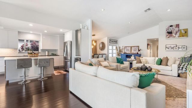 10208 Sunset Bend Drive, Boca Raton, FL 33428