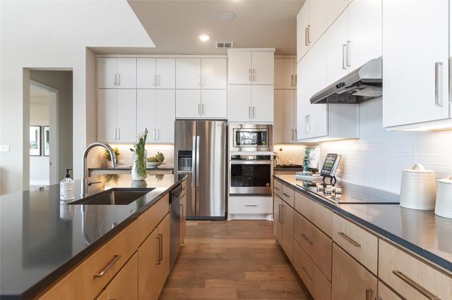 605 Crescent View DR, Georgetown, TX 78628