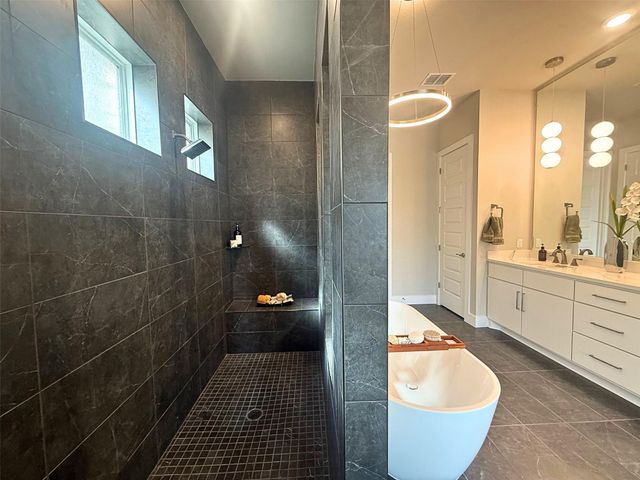 605 Crescent View DR, Georgetown, TX 78628