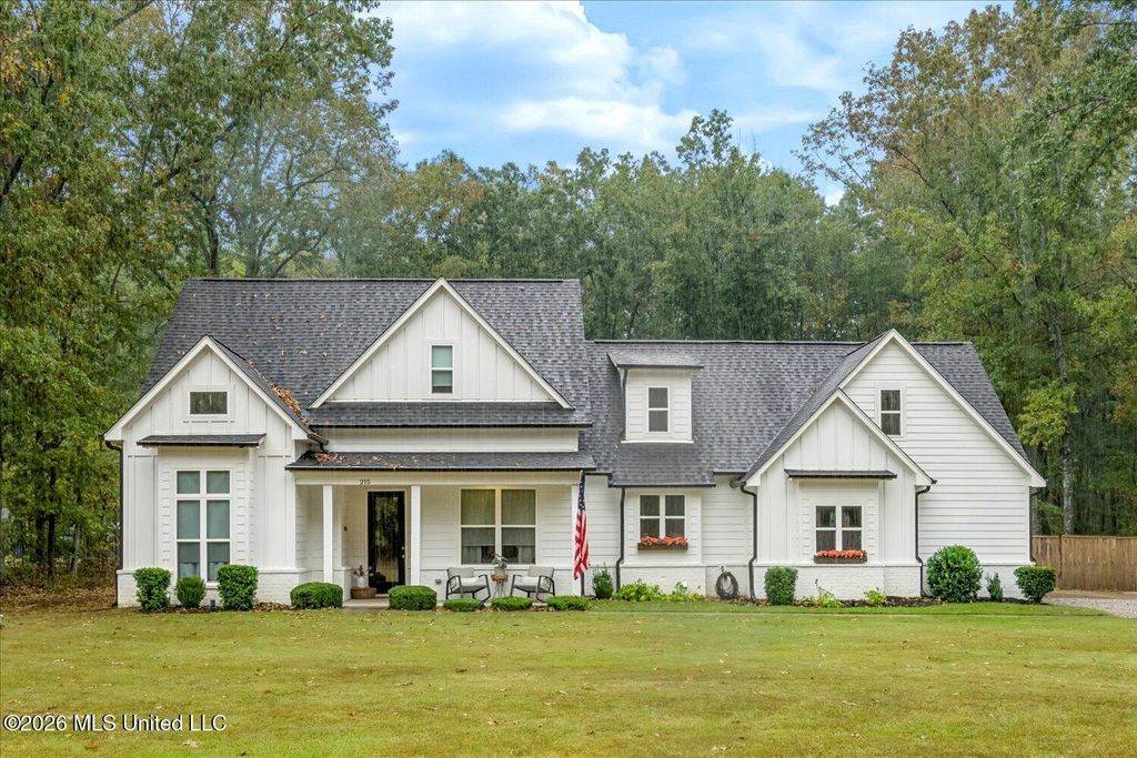 215 Dry Field Road, Byhalia, MS 38611 — exterior
