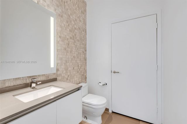 88 SW 7th St 4110, Miami, FL 33130