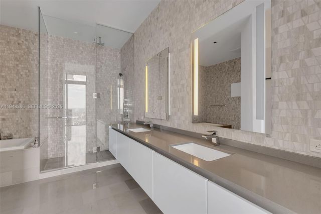 88 SW 7th St 4110, Miami, FL 33130