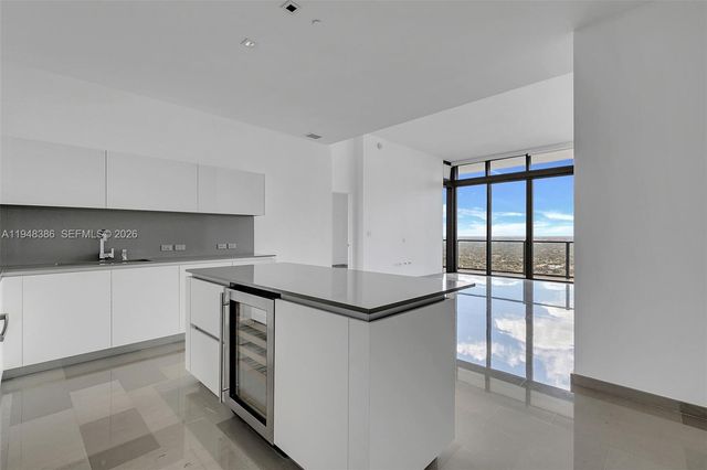 88 SW 7th St 4110, Miami, FL 33130